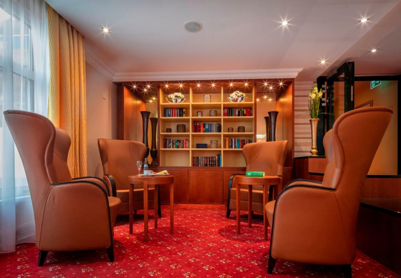 Hotel Schweizer Hof Thermal Und Vital Resort (Adults Only) บาดฟึสซิง ภายนอก รูปภาพ
